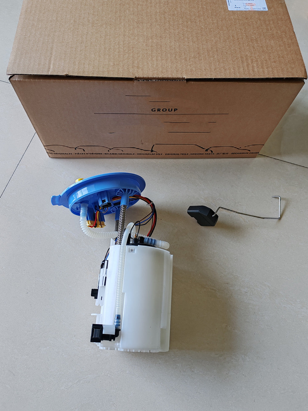 Brand NEW Genuine OEM 8VO919087B 8VO-919-087-B
8VO919087A Fuel Pump Assembly for Audi TT Quattro
RS3 TT RS A2C96408600