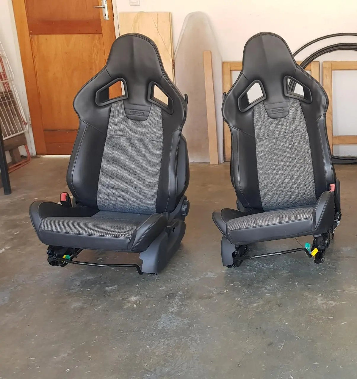 Recaro Oem Seats wingback (Sold as a Pair of two front seats) In stock with Supplier 7 to 14 days