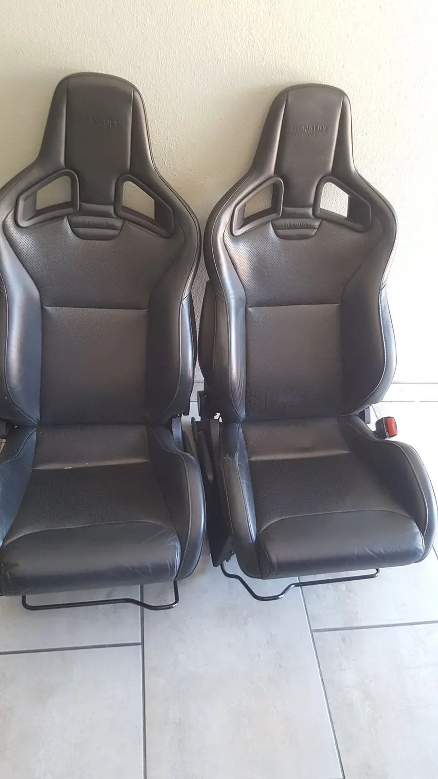 Recaro Oem Seats wingback (Sold as a Pair of two front seats) In stock with Supplier 7 to 14 days