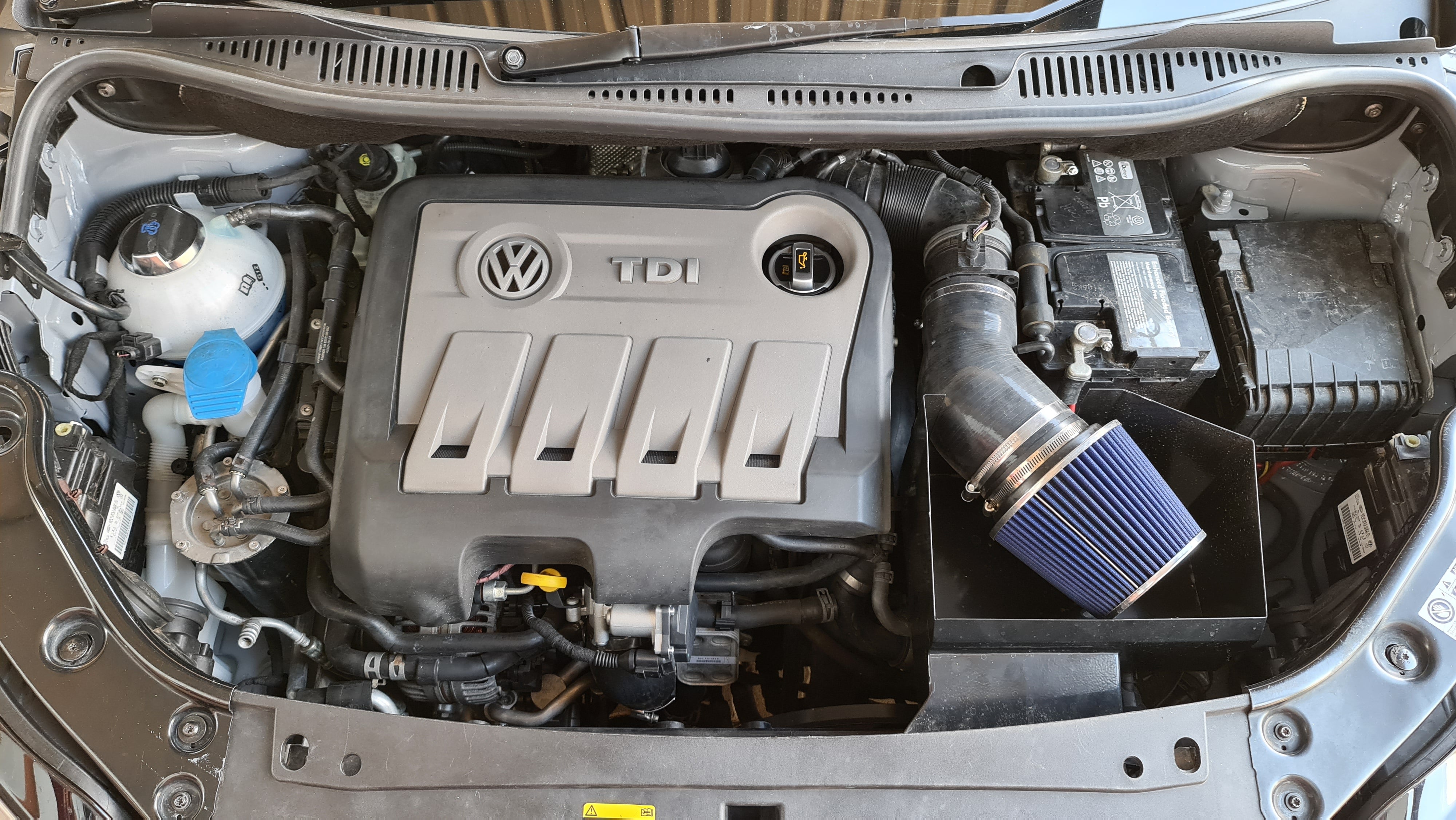 Volkwagen Caddy 2k 2.0tdi engine cover