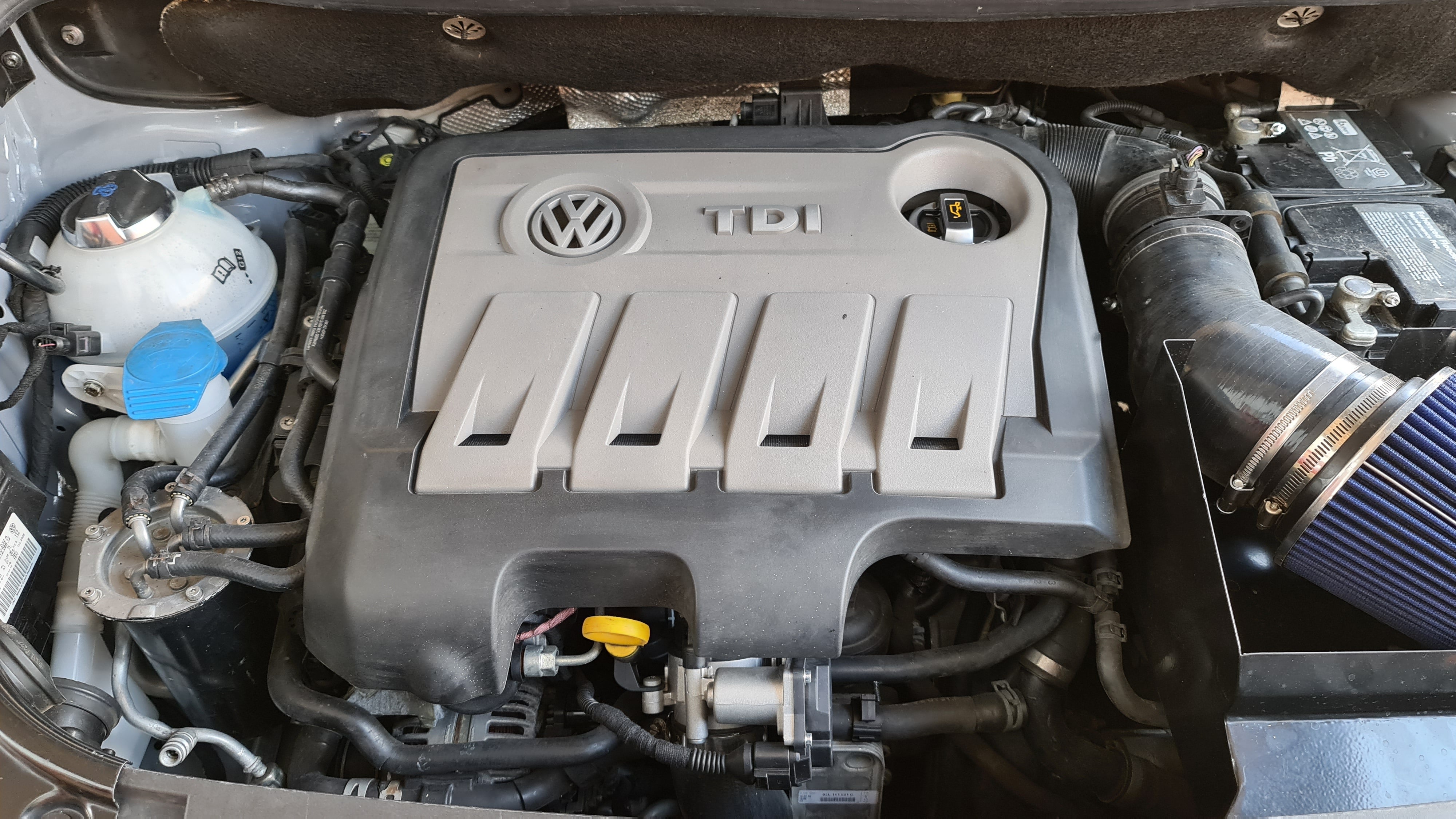 Volkwagen Caddy 2k 2.0tdi engine cover