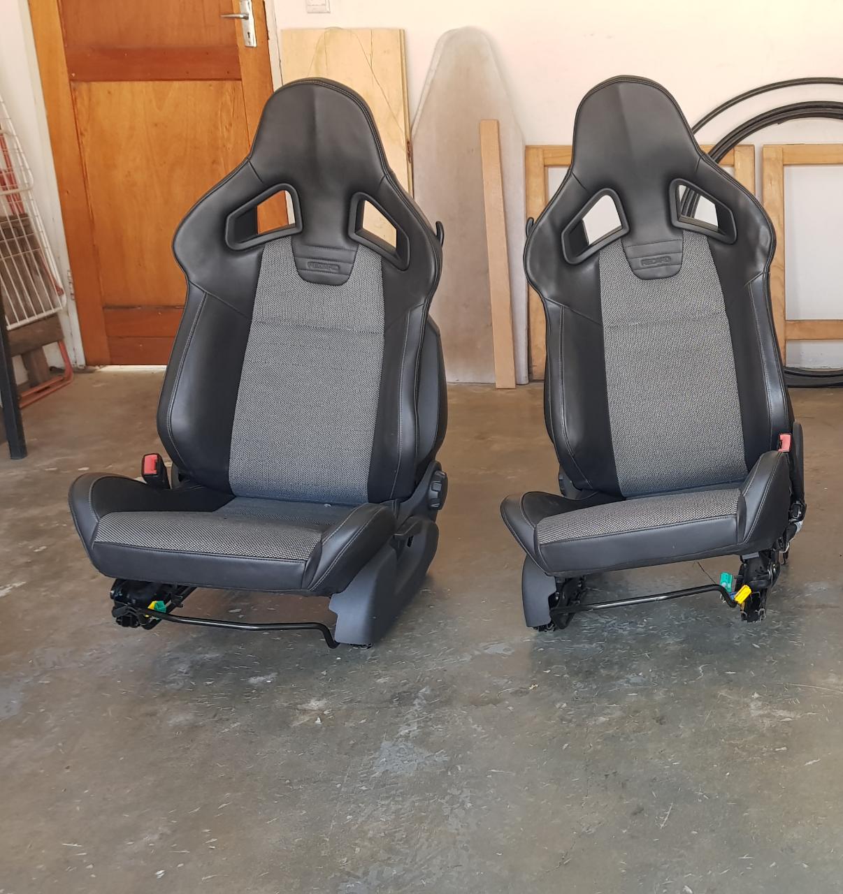 Recaro Oem Seats wingback (Verkoop as 'n paar van twee voorsitplekke)